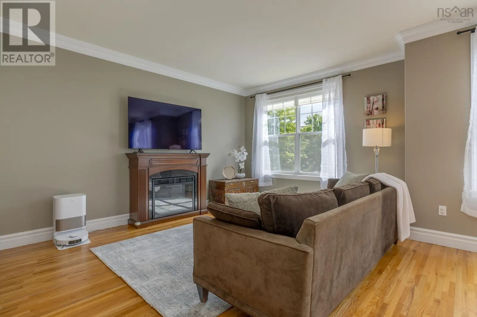 1 Arthur Lismer Court