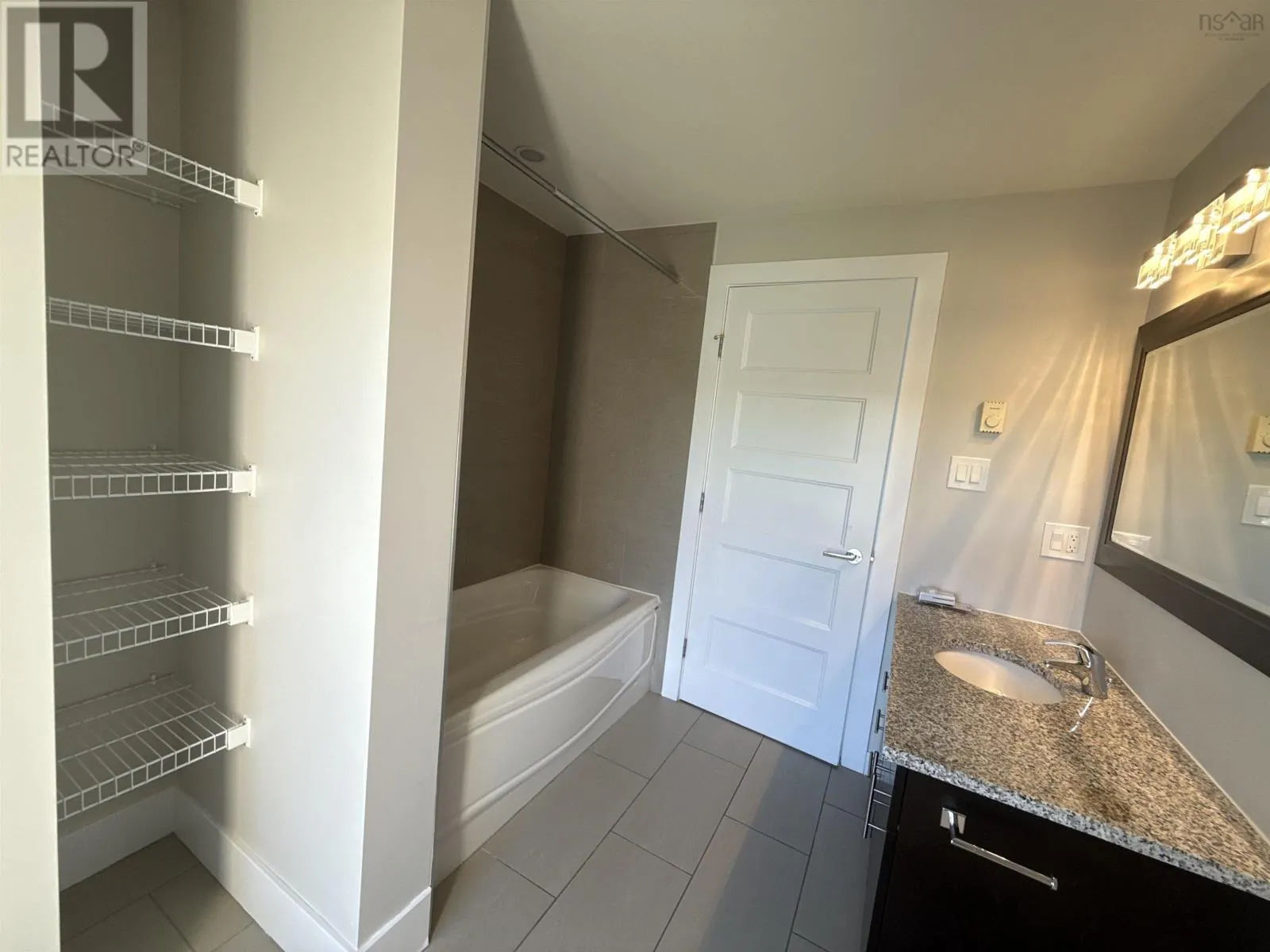 401 15 Kings Wharf Place