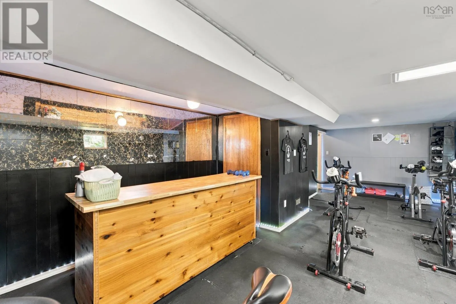 1530 Riverside Road