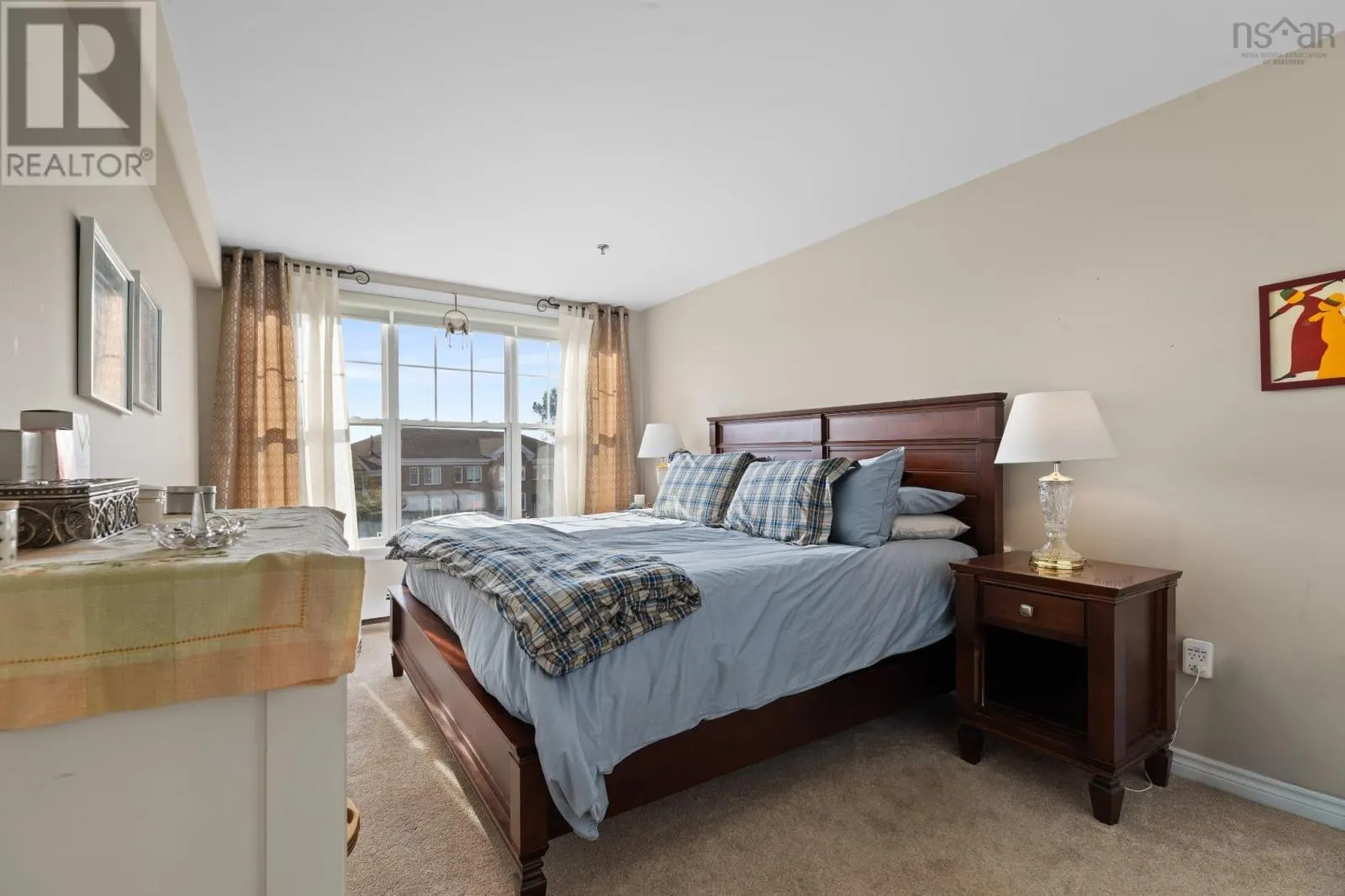 306 80 Waterfront Drive