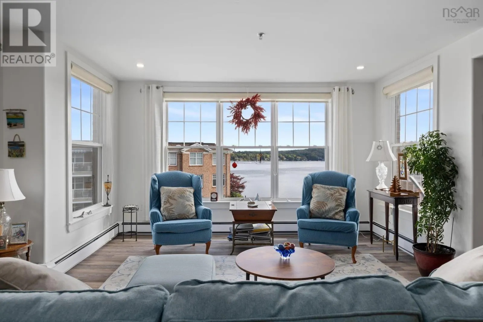 306 80 Waterfront Drive