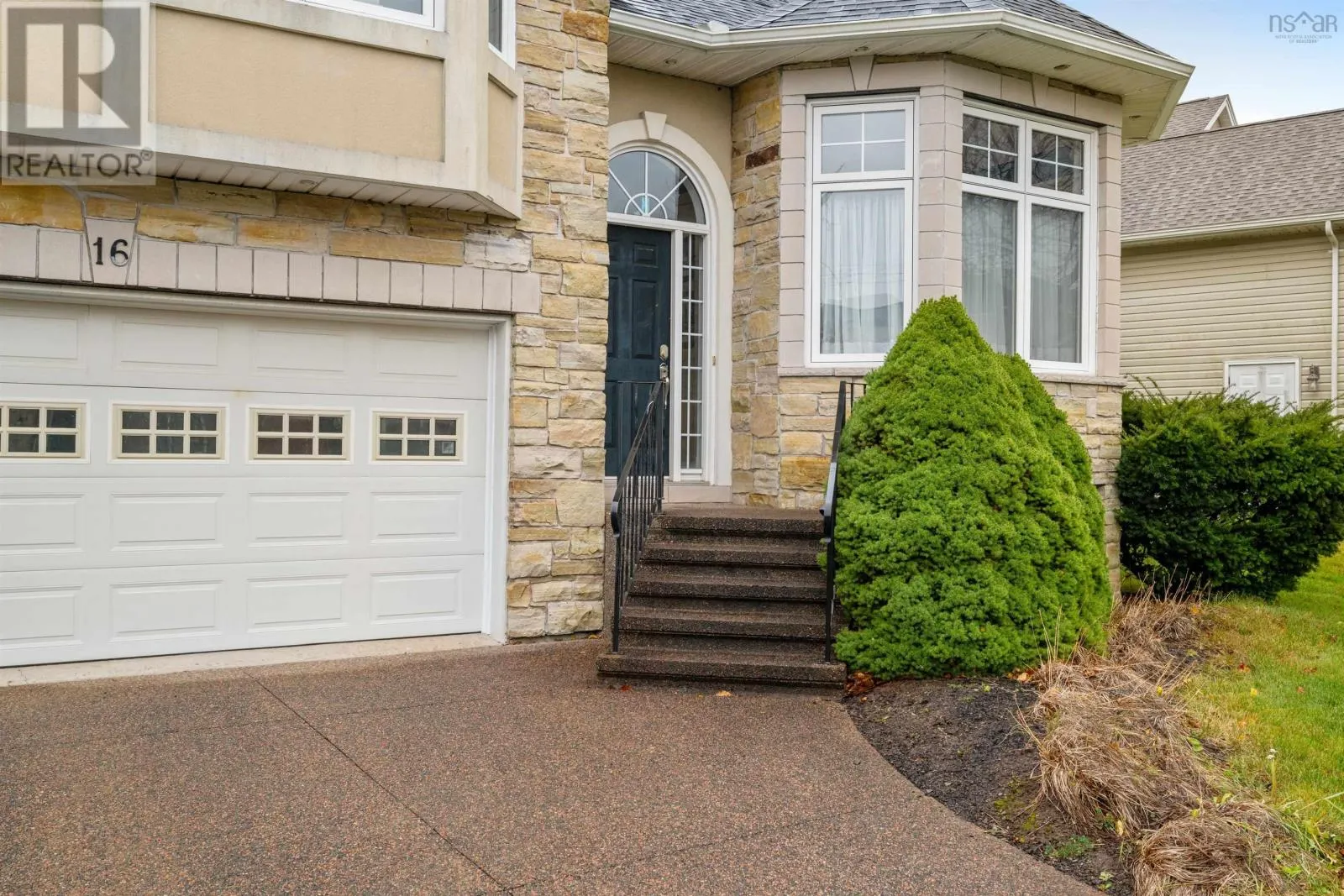 16 Ridgepark Lane