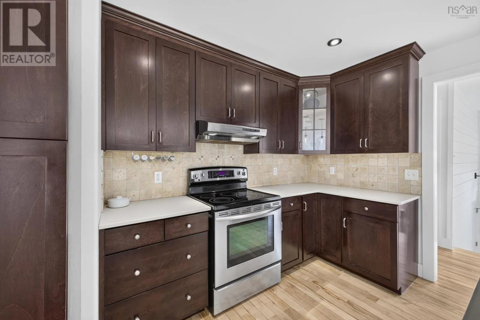 118 EDGEHILL Drive
