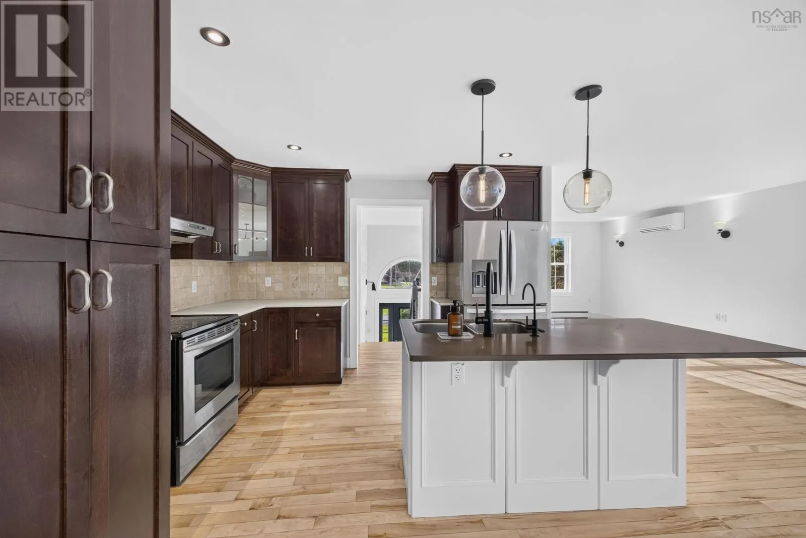 118 EDGEHILL Drive
