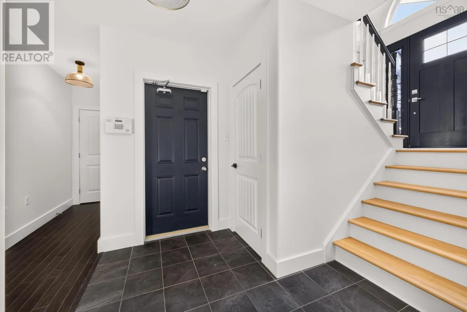 118 EDGEHILL Drive