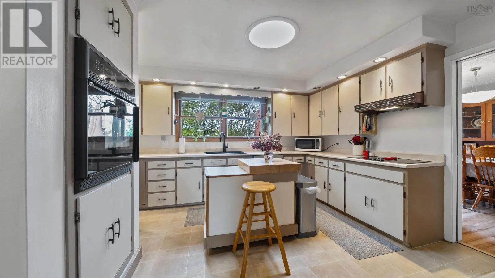 7 Lakeview Drive