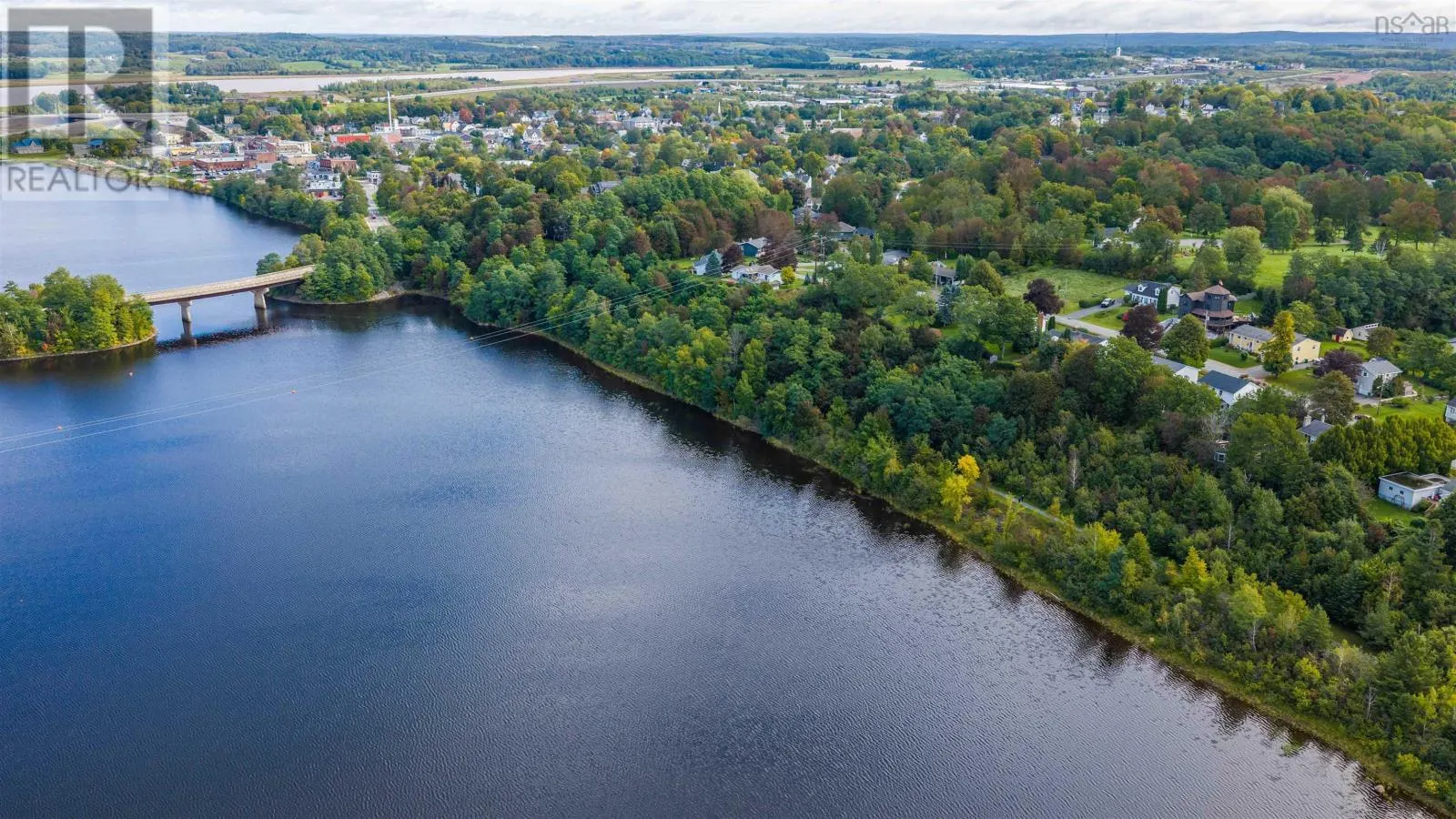 7 Lakeview Drive