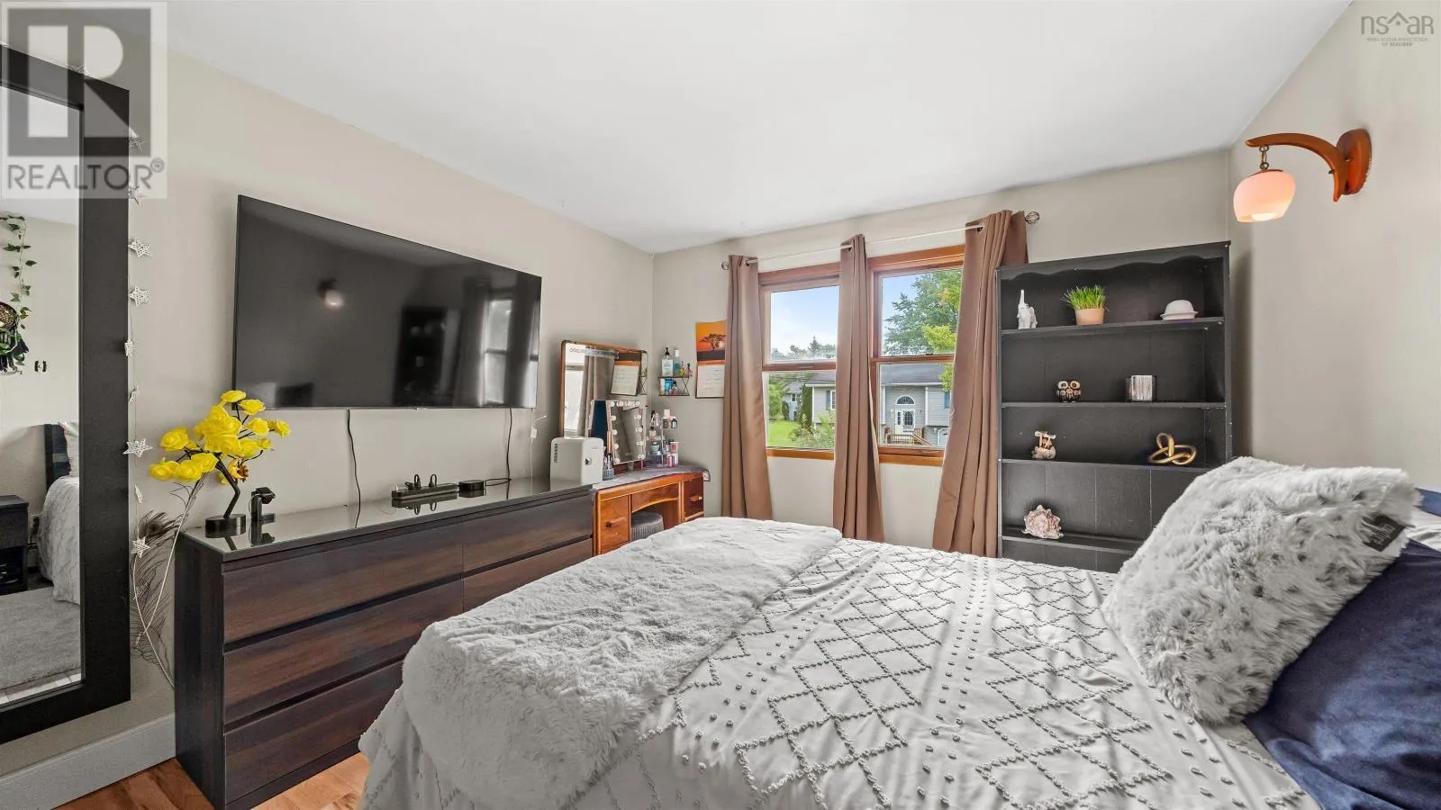 7 Lakeview Drive