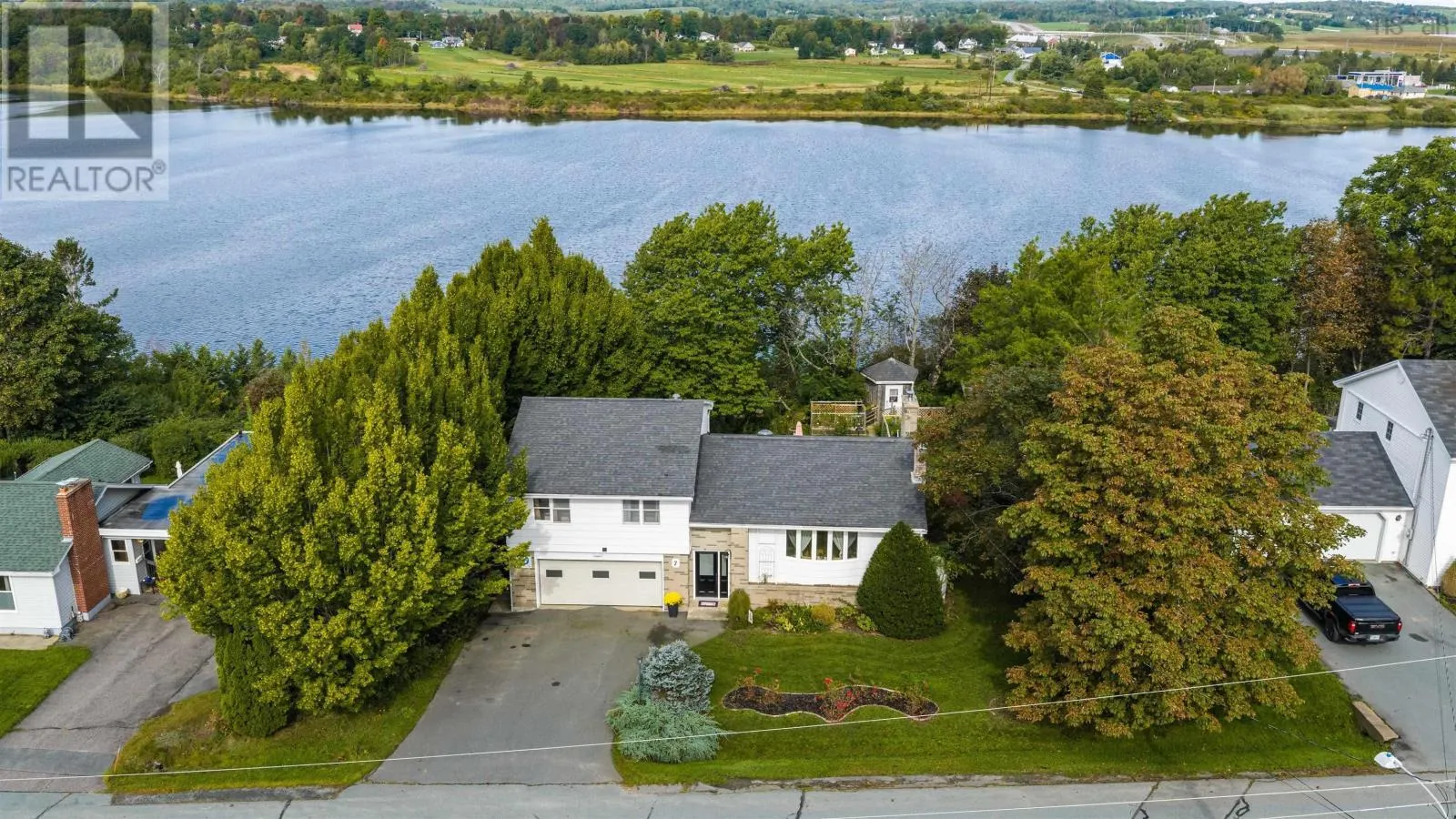 7 Lakeview Drive