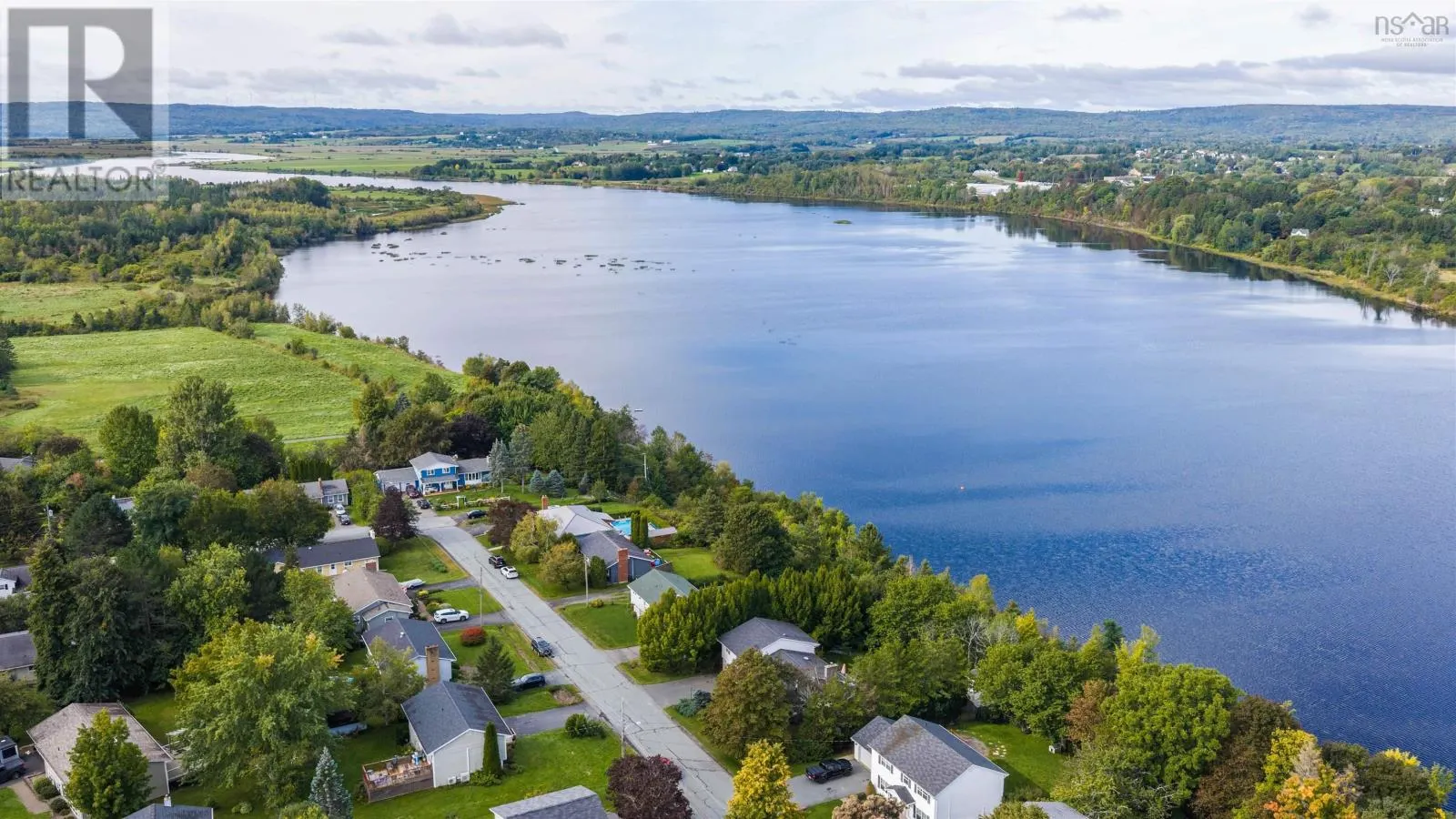 7 Lakeview Drive