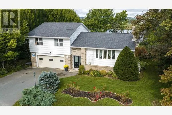 7 Lakeview Drive