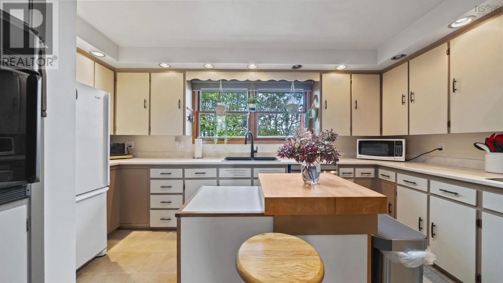 7 Lakeview Drive