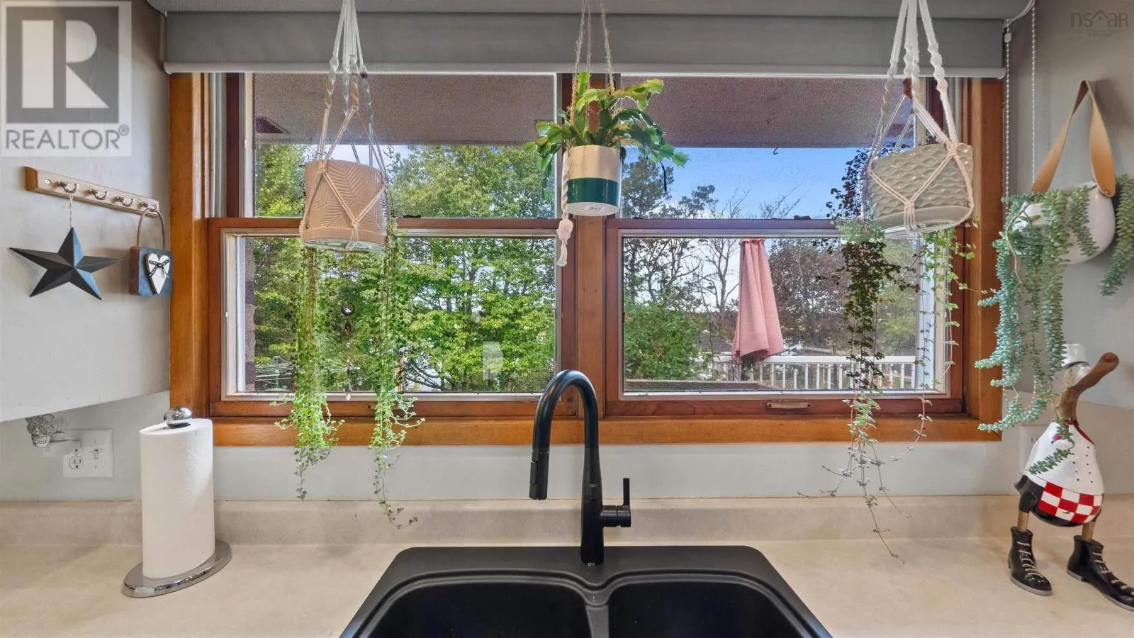 7 Lakeview Drive
