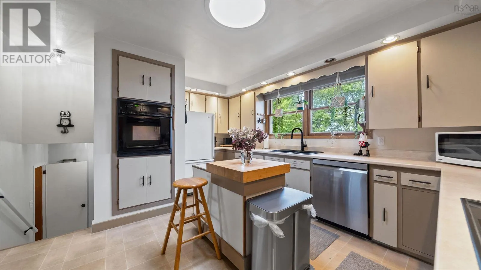 7 Lakeview Drive