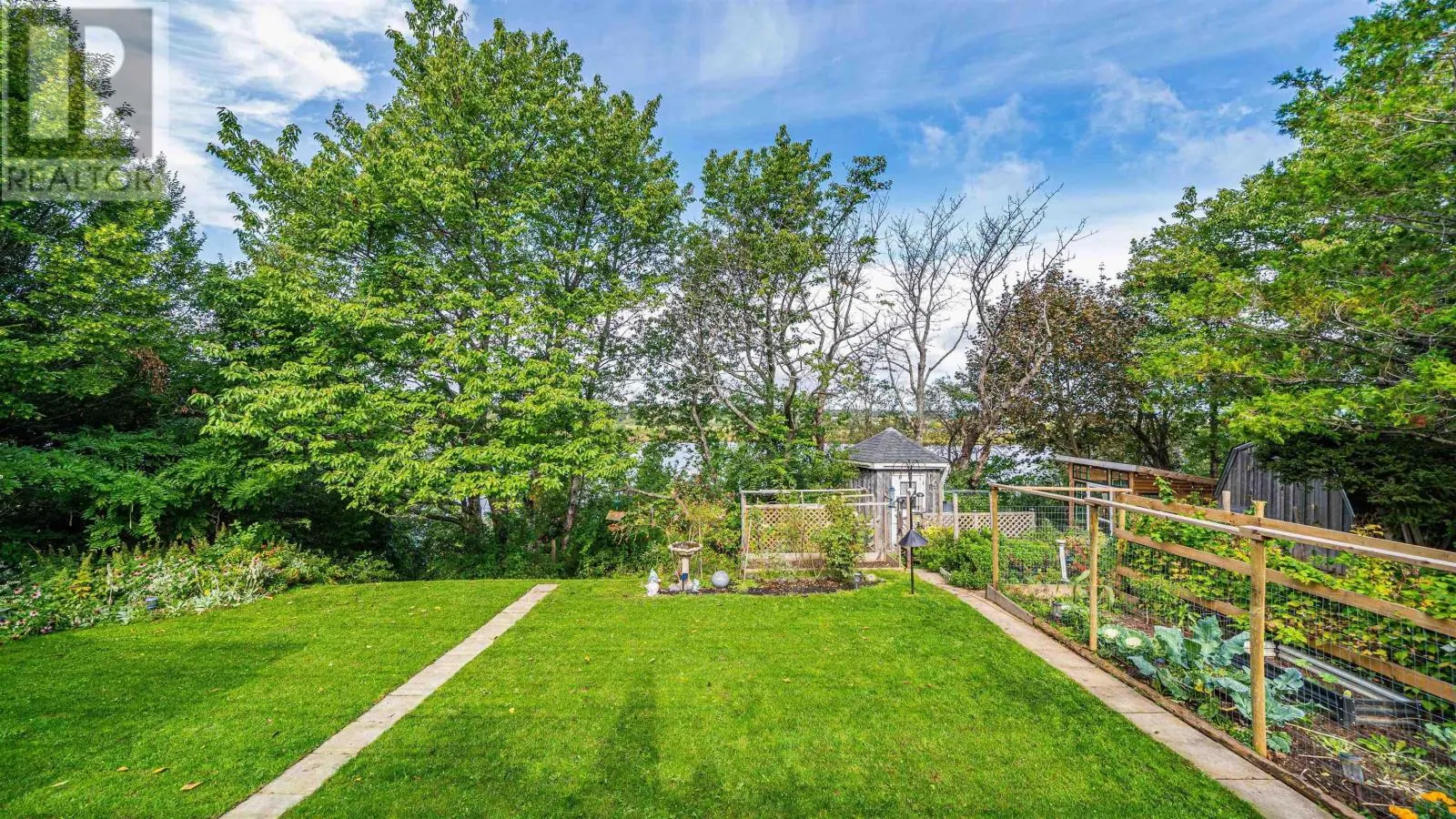 7 Lakeview Drive