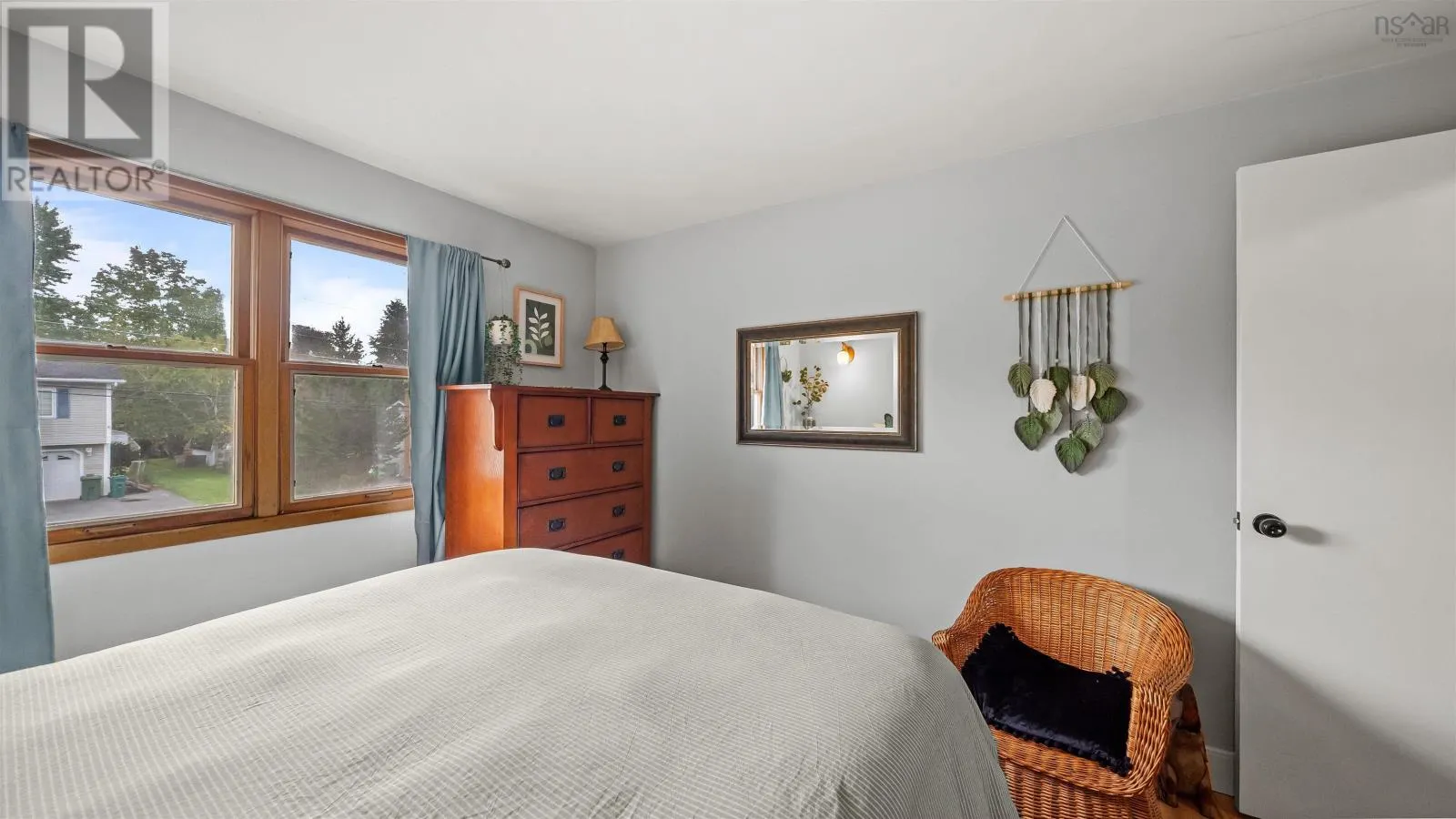 7 Lakeview Drive