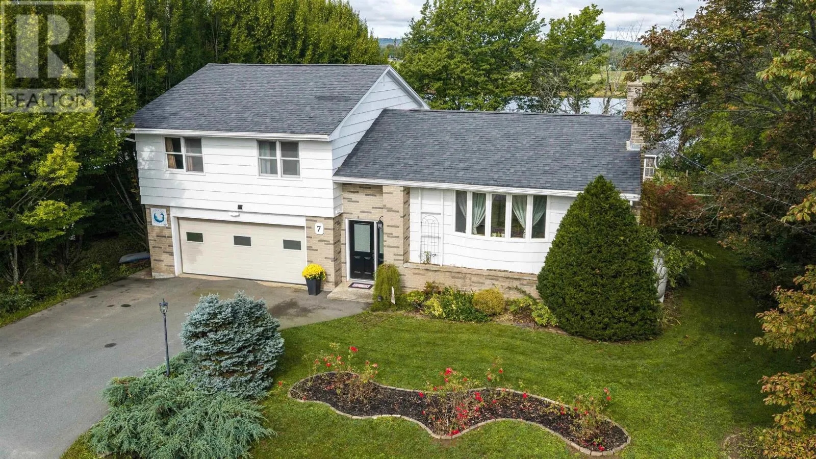 7 Lakeview Drive