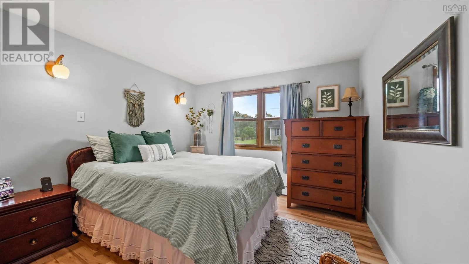 7 Lakeview Drive