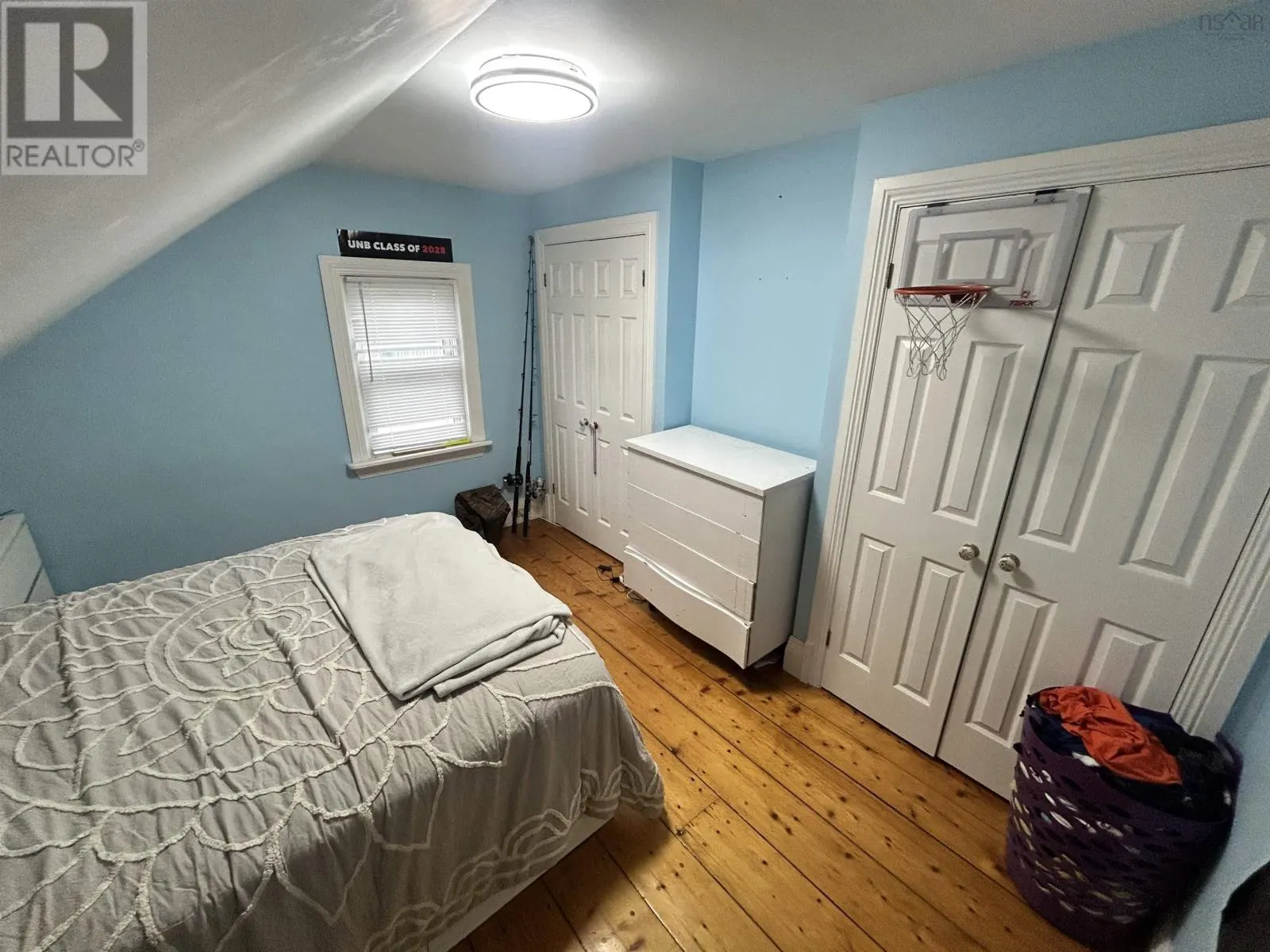 124 Young St