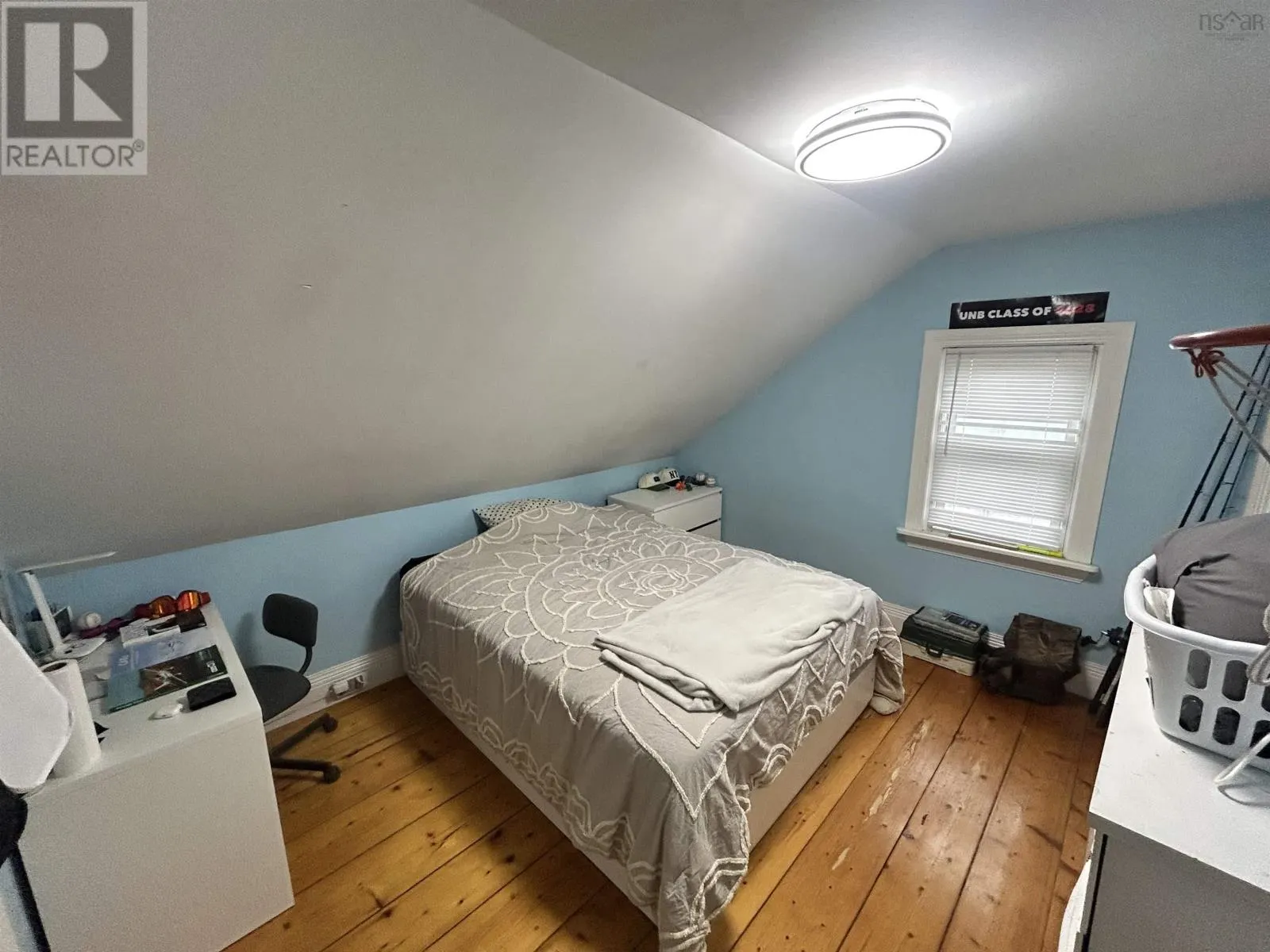 124 Young St