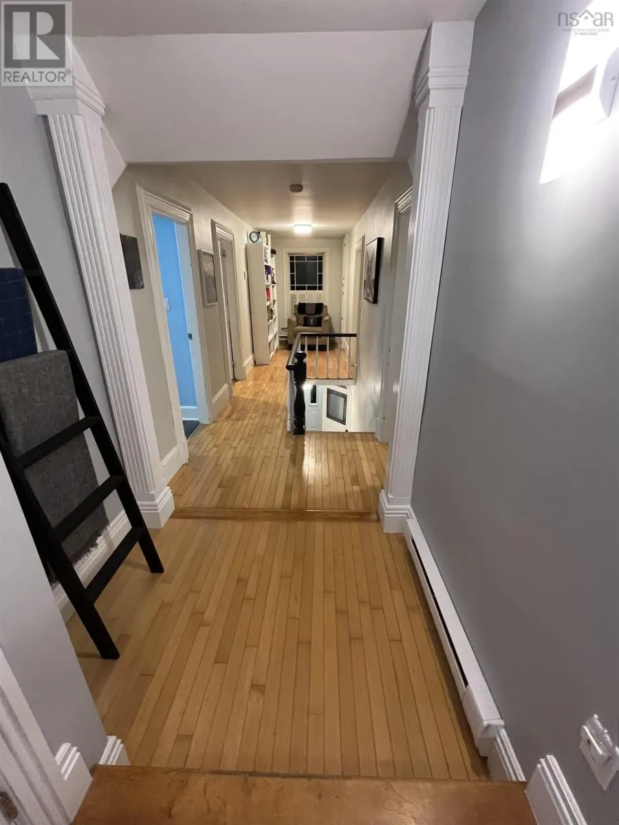 124 Young St