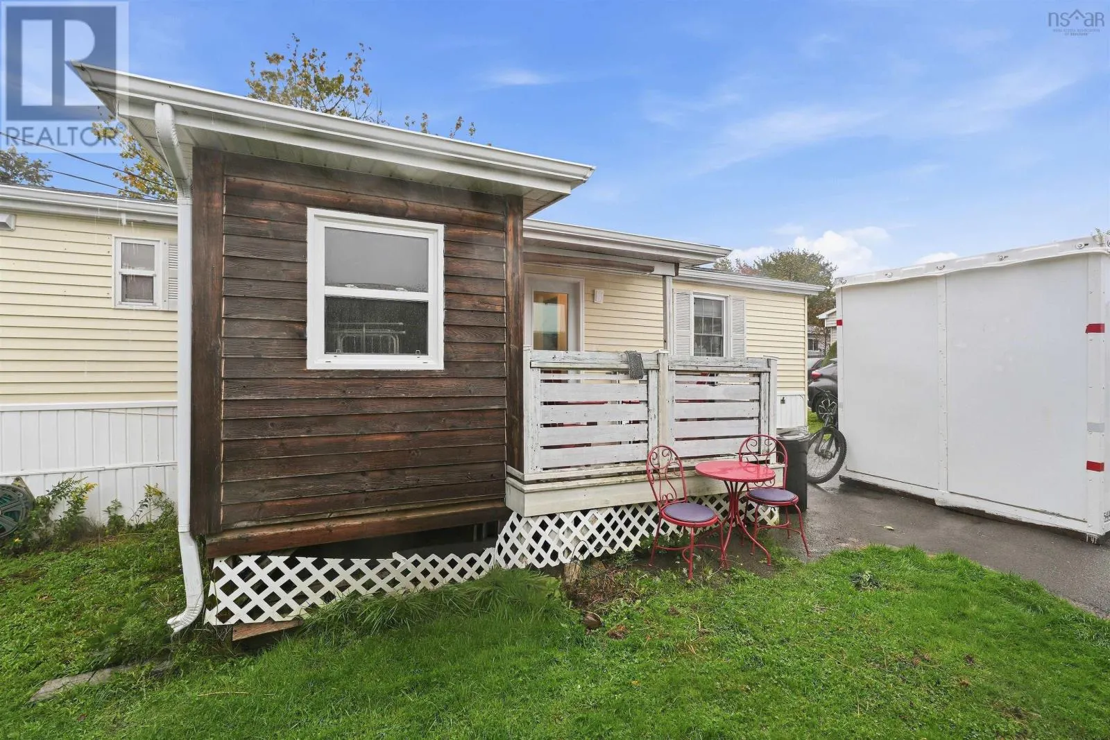 32 Earleton Avenue
