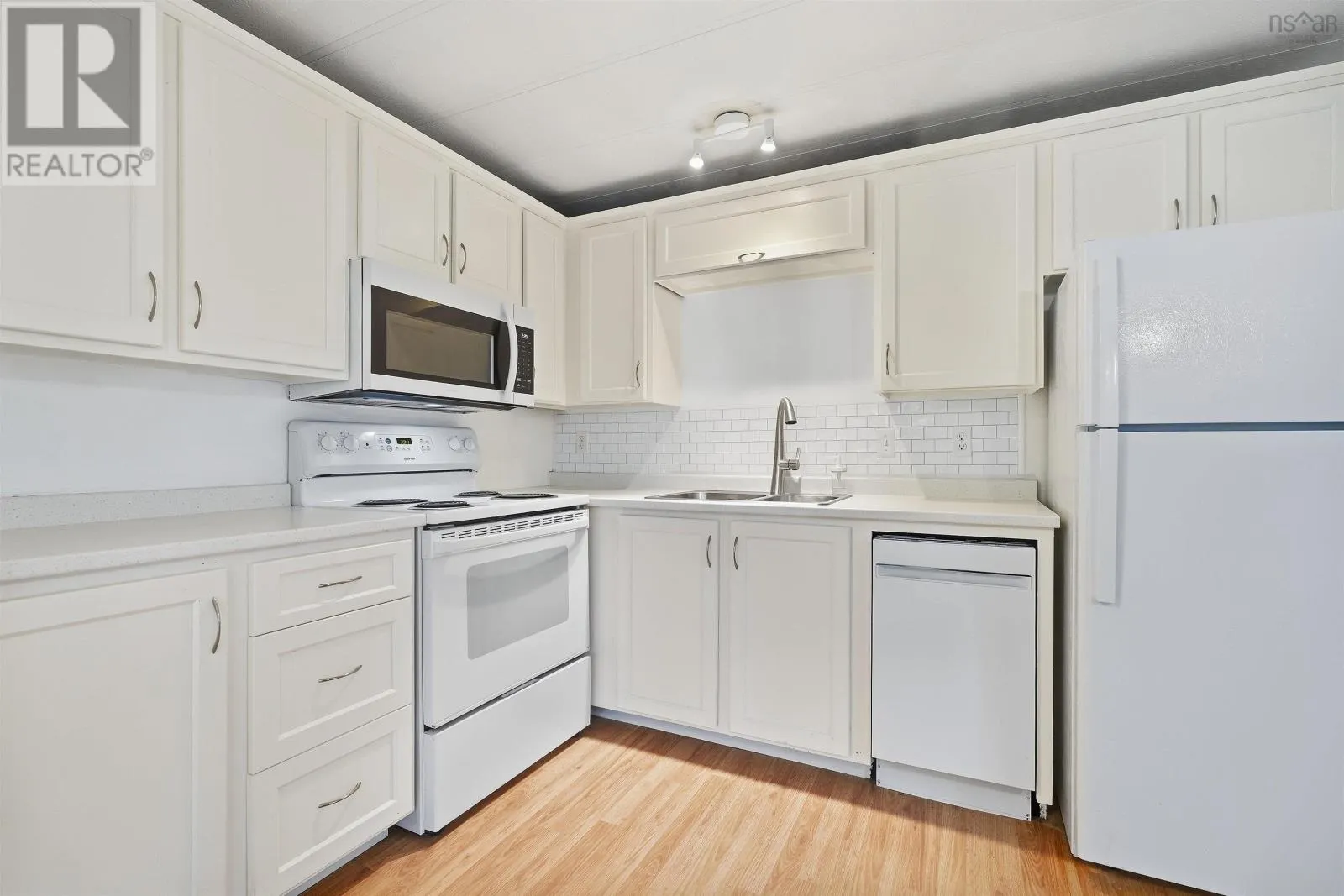 32 Earleton Avenue