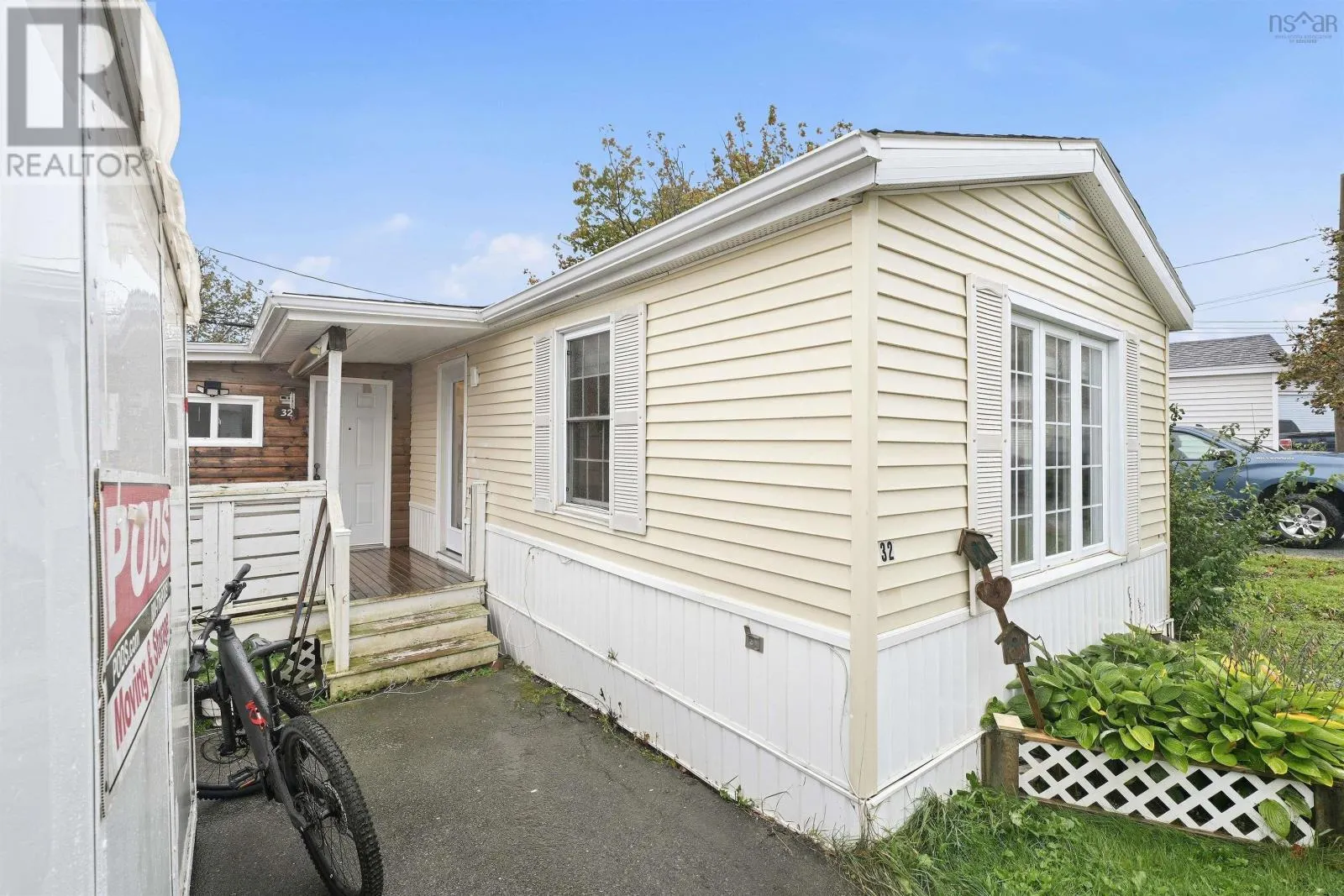 32 Earleton Avenue