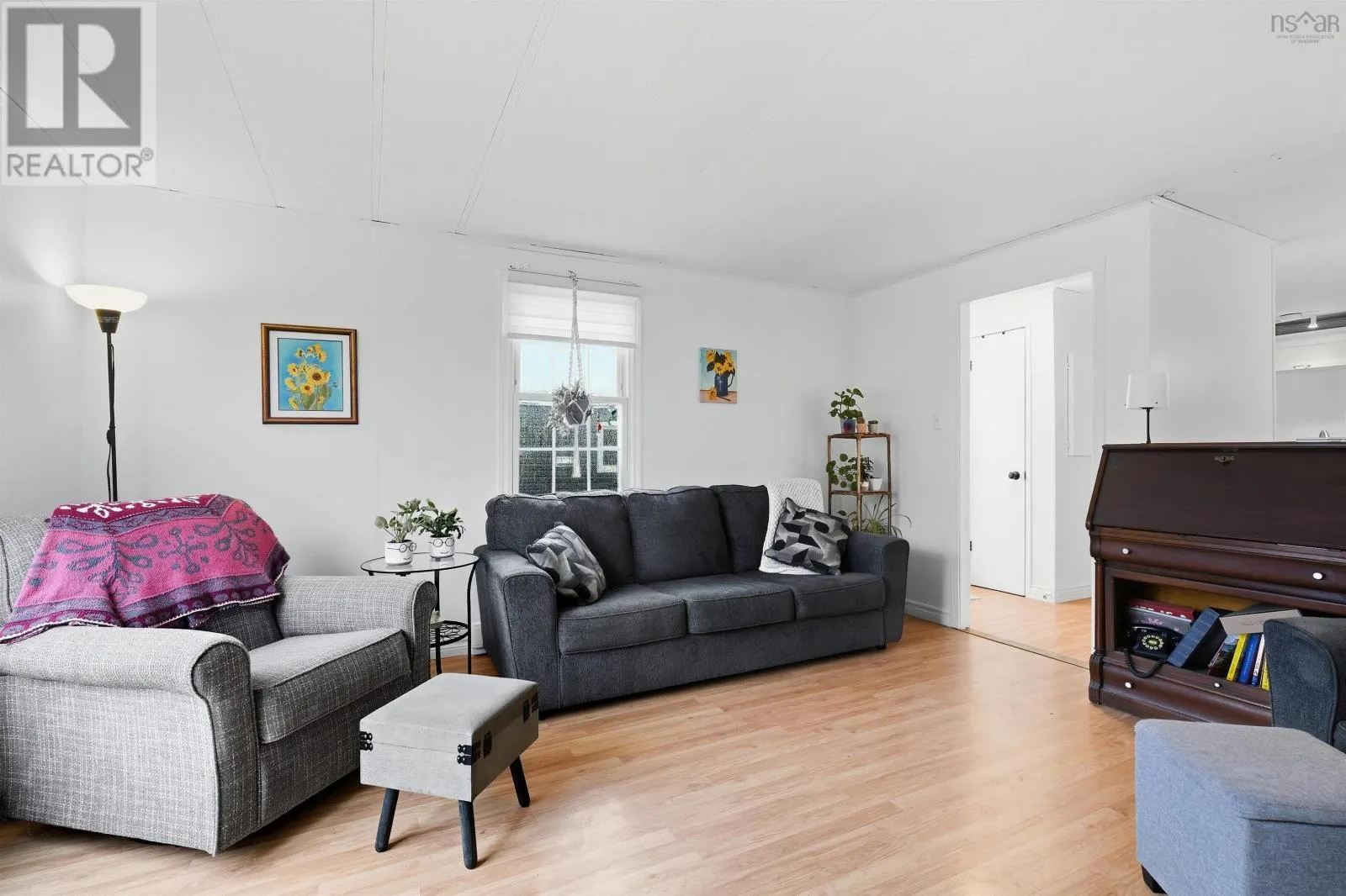 32 Earleton Avenue
