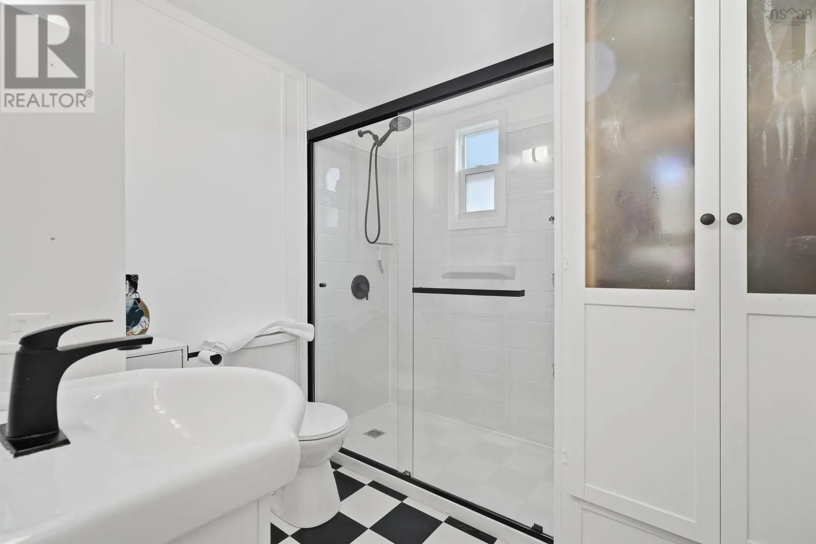 32 Earleton Avenue