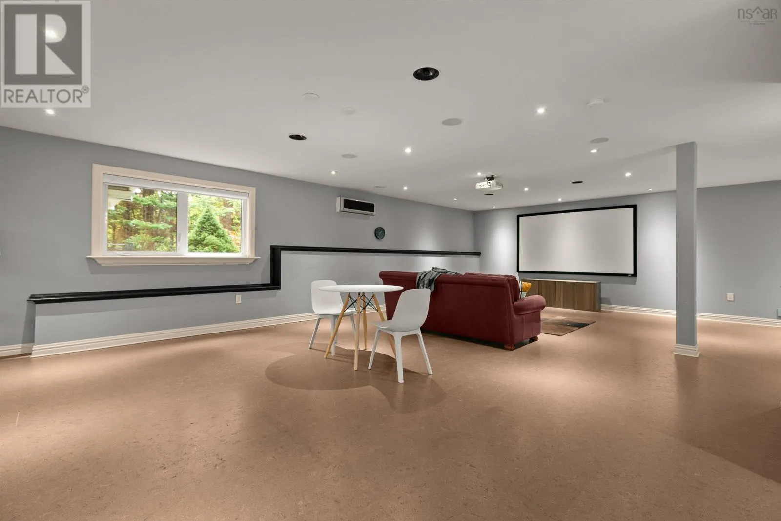 82 Helmsman Court