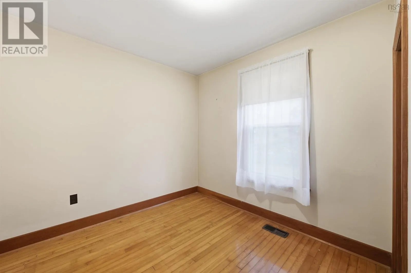 4 Holland Avenue