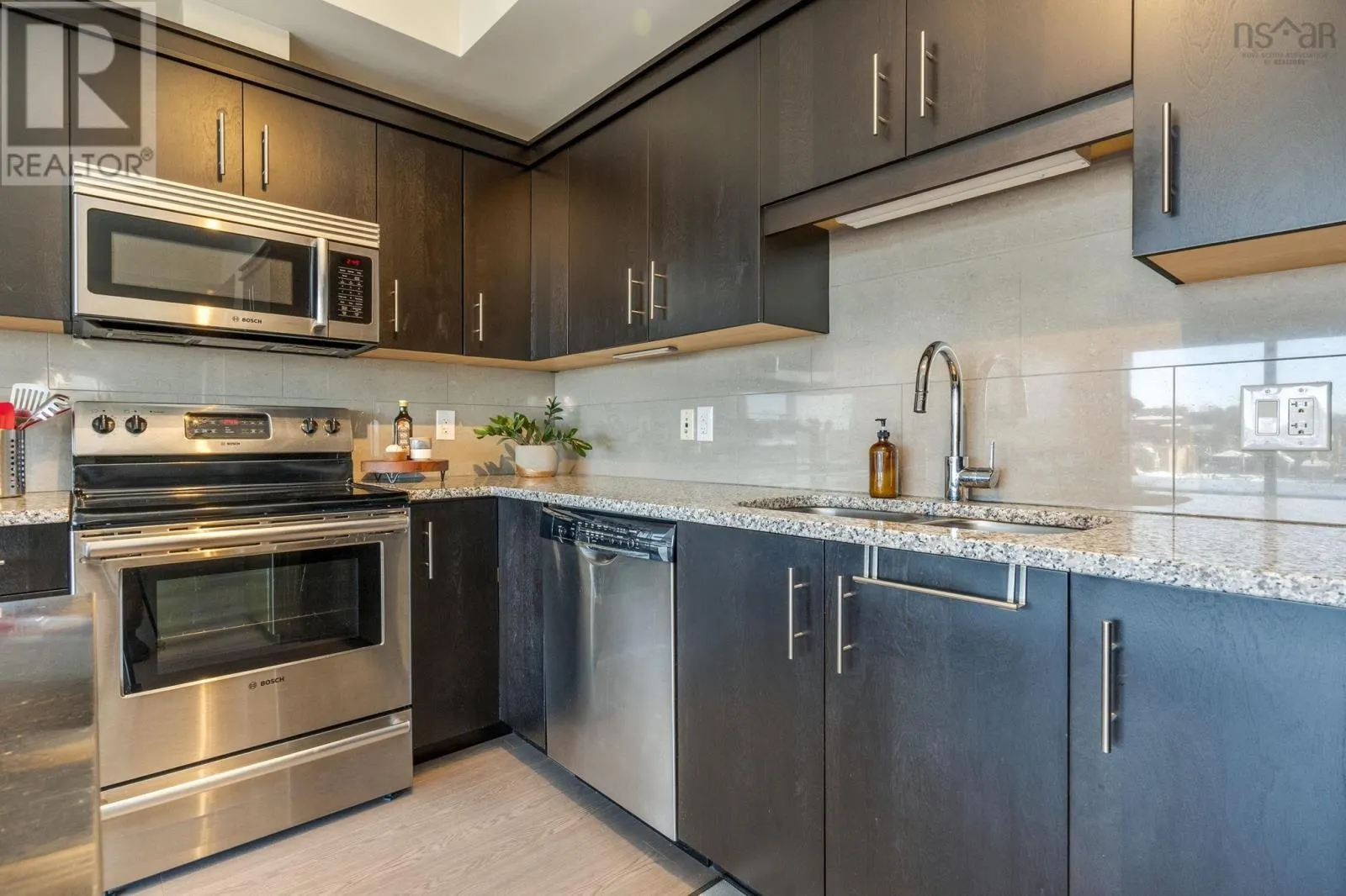 1007 15 Kings Wharf Place