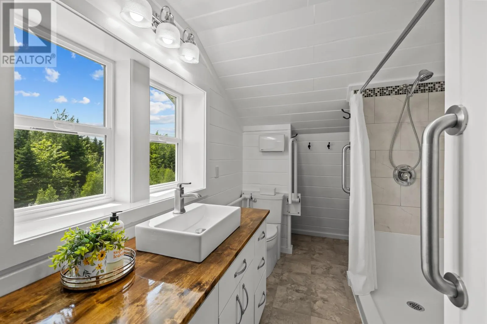 555 ST. CHARLES Road