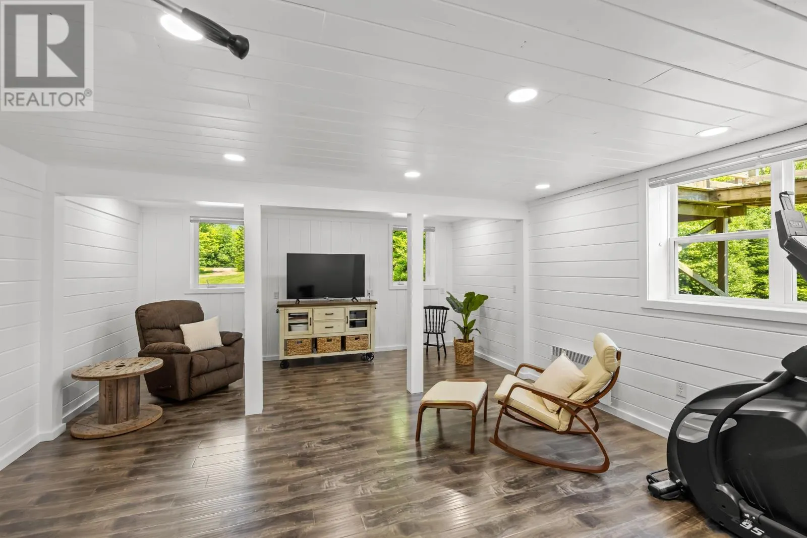 555 ST. CHARLES Road