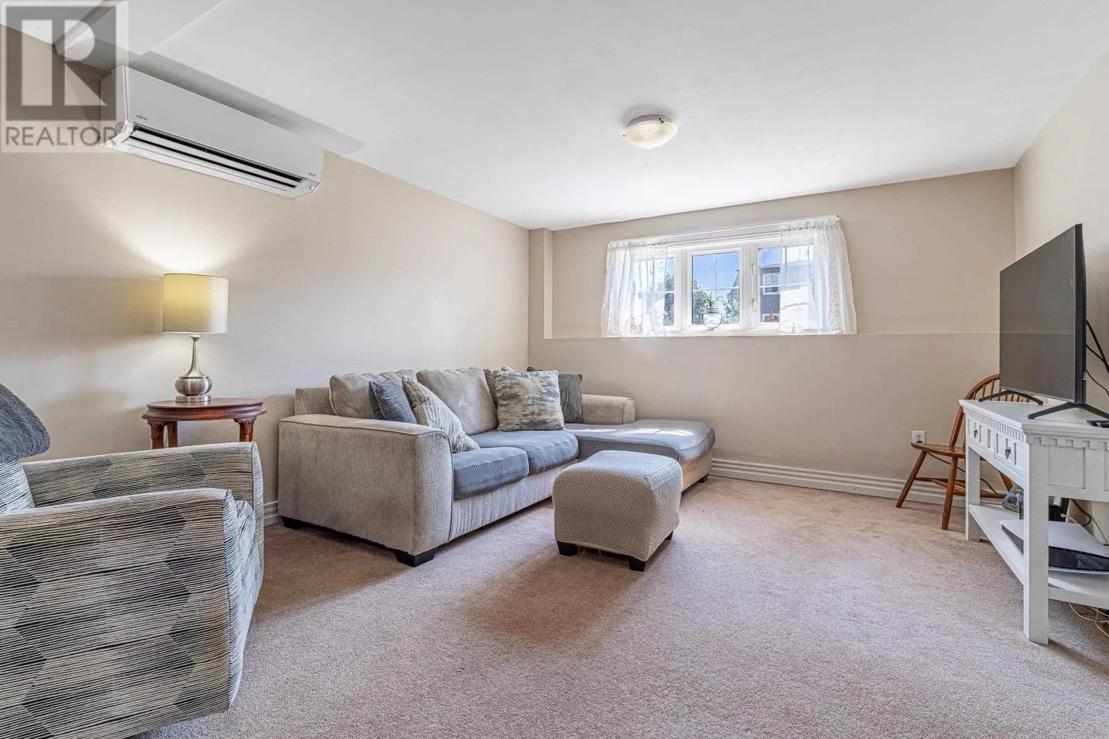 200 WESTRIDGE Crescent