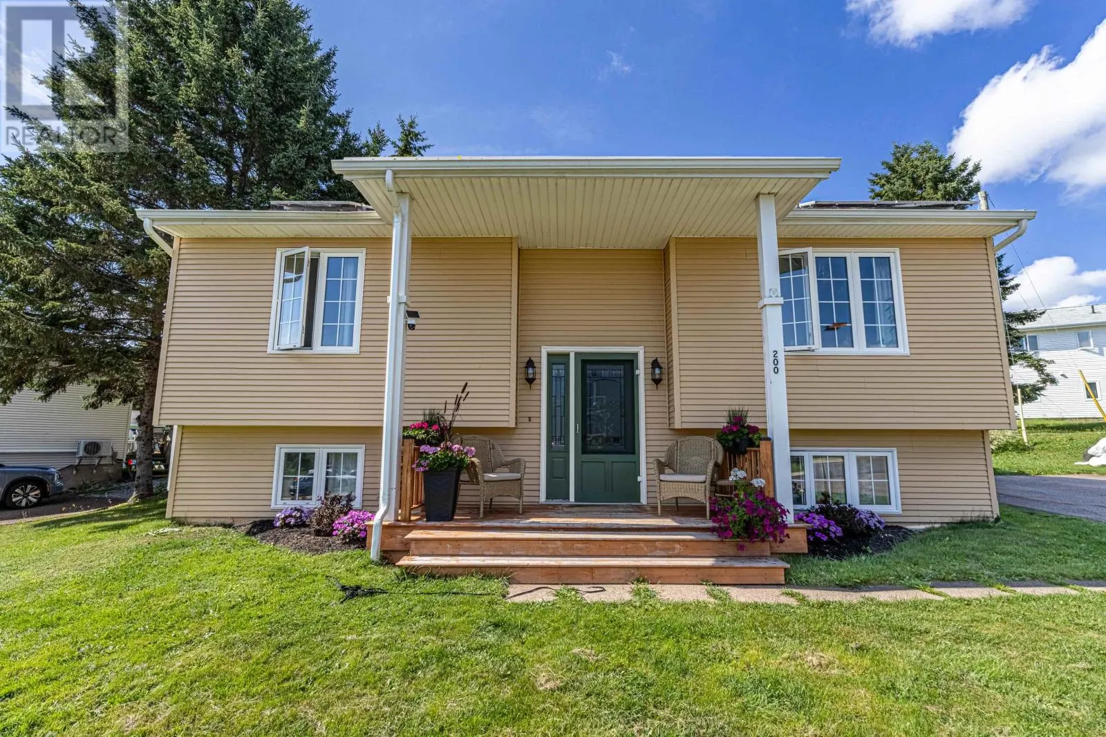 200 WESTRIDGE Crescent