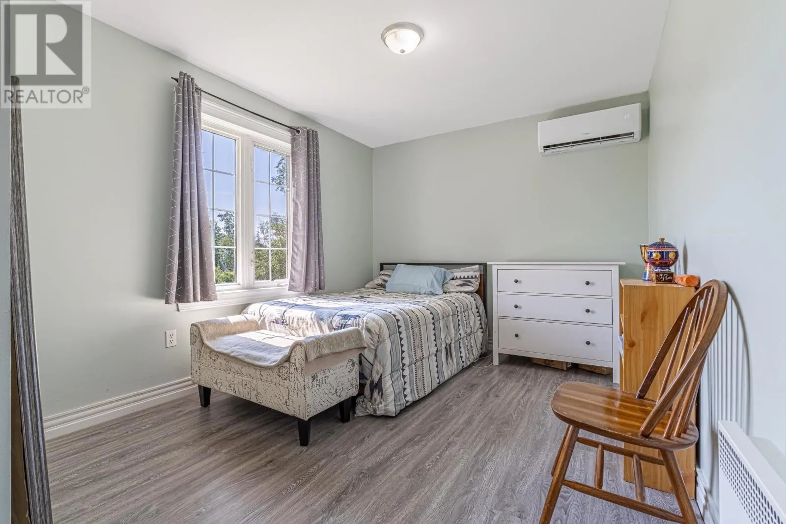200 WESTRIDGE Crescent