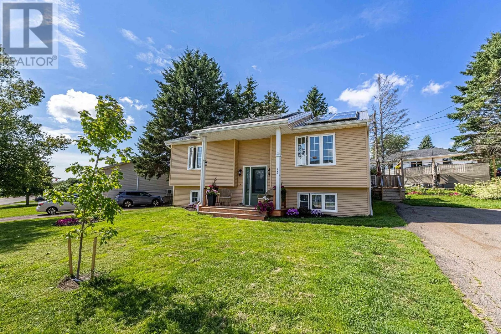 200 WESTRIDGE Crescent