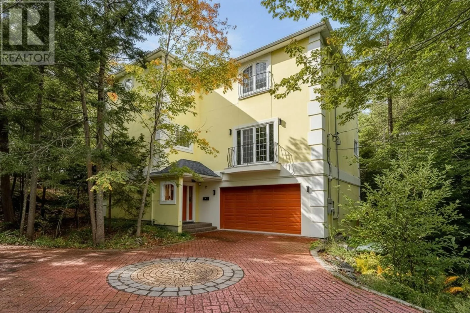 12 Falcon Place