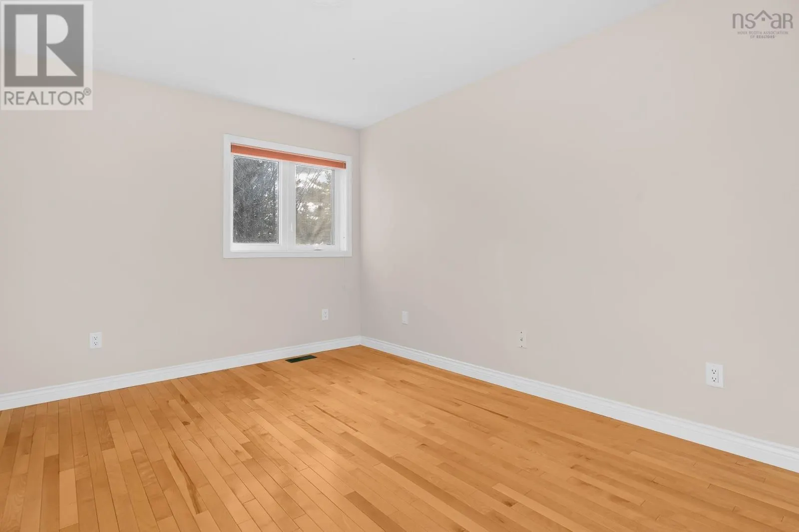 12 Falcon Place