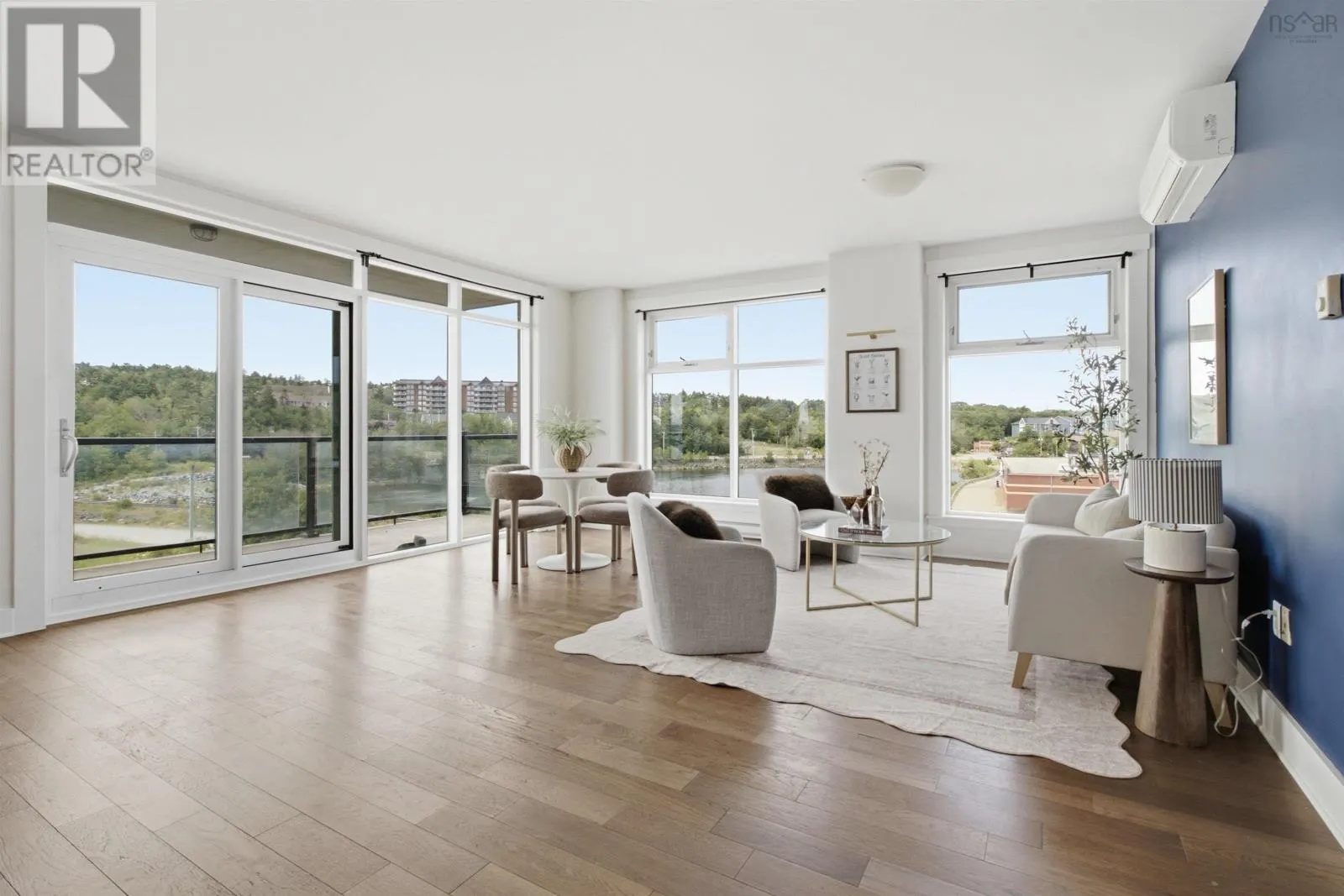 405 220 Waterfront Drive