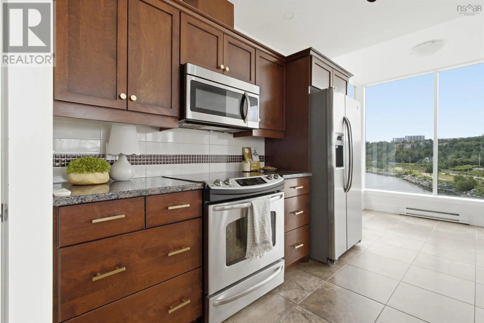 405 220 Waterfront Drive