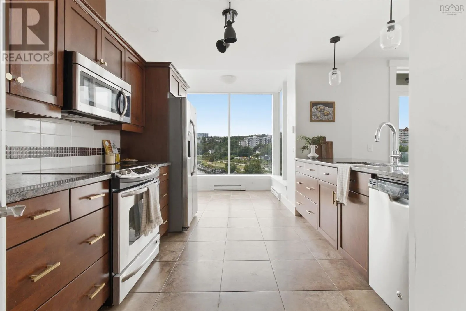 405 220 Waterfront Drive