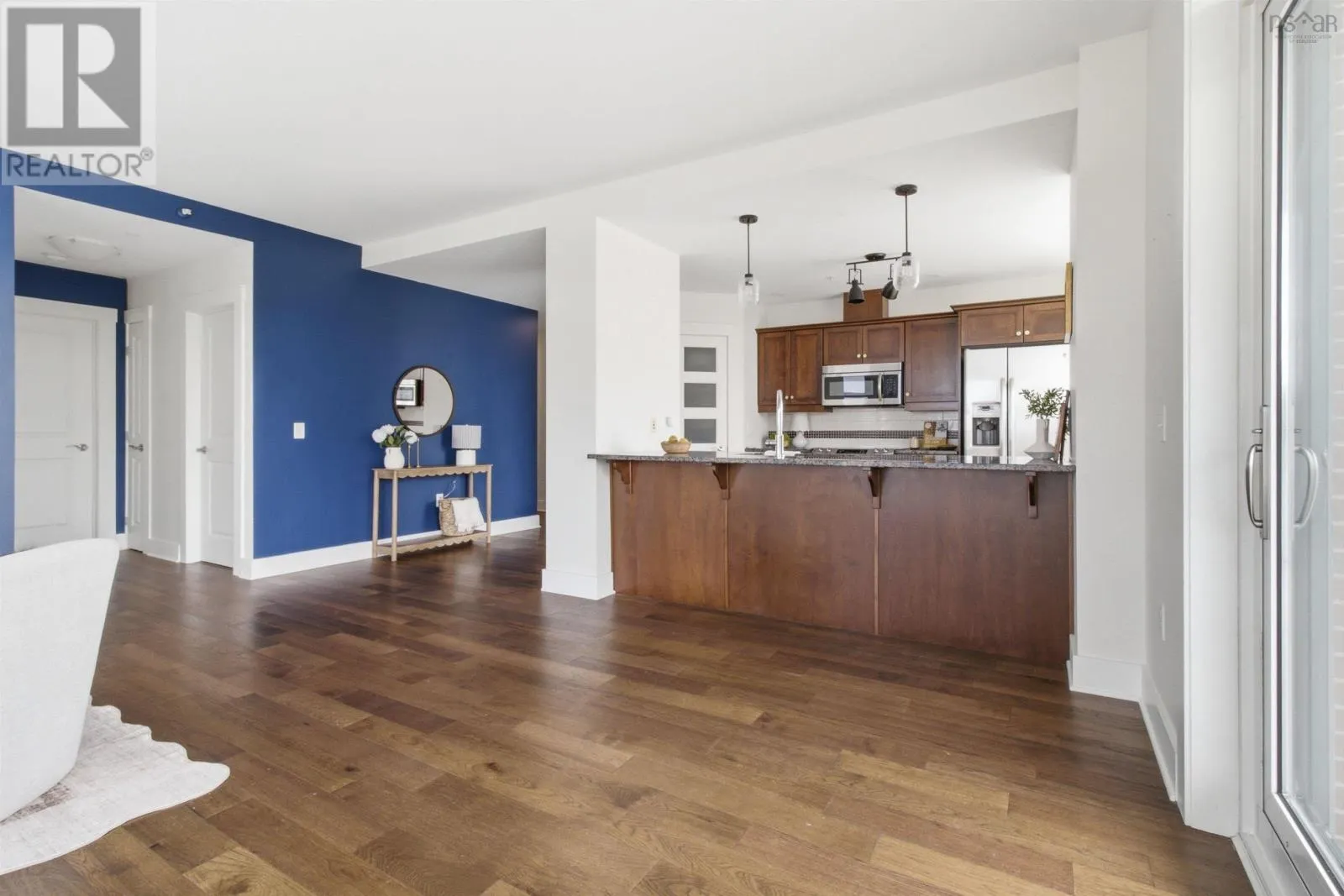 405 220 Waterfront Drive