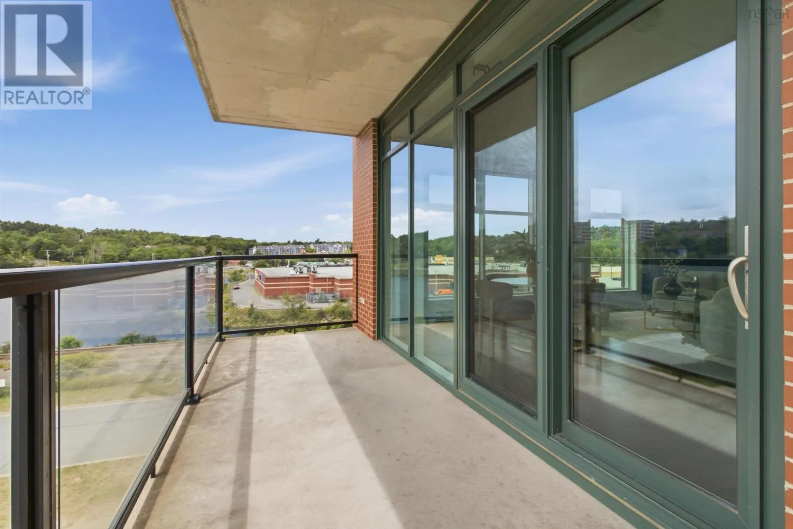 405 220 Waterfront Drive