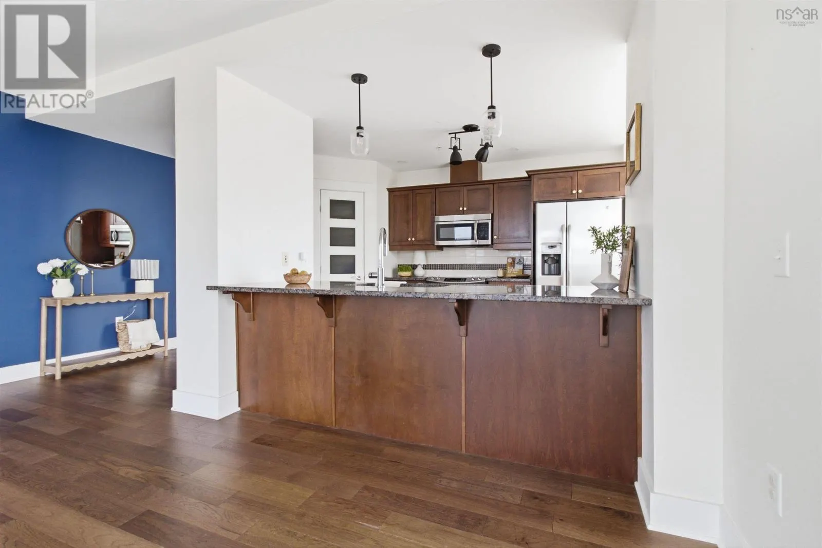 405 220 Waterfront Drive