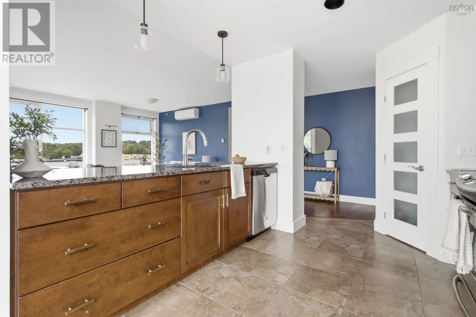 405 220 Waterfront Drive
