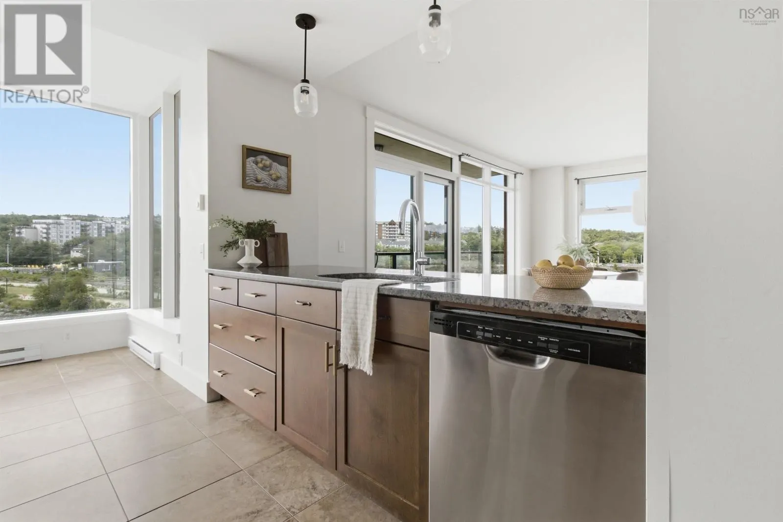 405 220 Waterfront Drive