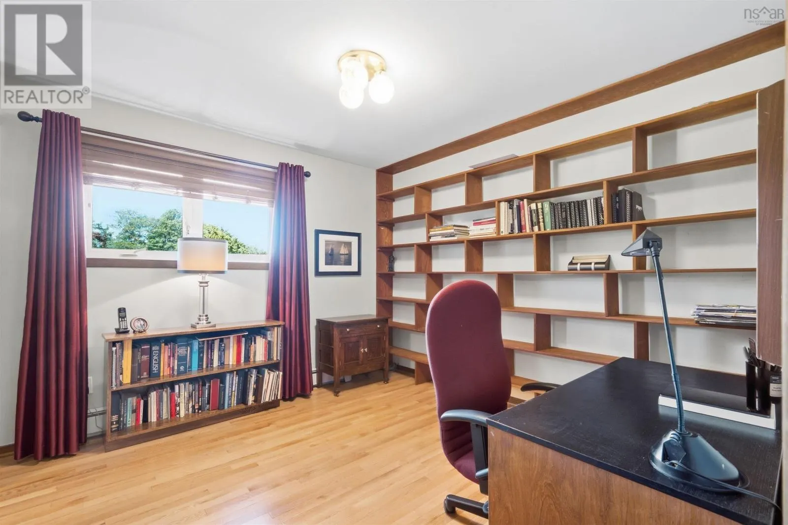 18 Northcliffe Lane